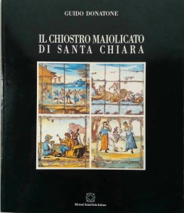 Il chiostro maiolicato di Santa Chiara