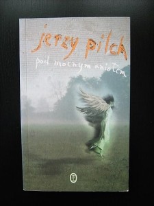 Jerzy Pilch, Pod mocnym aniołem