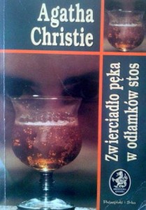 Agatha Christie, Zwierciadło pęka w odłamków stos